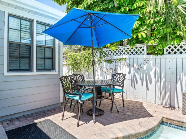 North Clearwater Beach Vacation Rental Pool Home 4 Bedrooms Walk to Beach