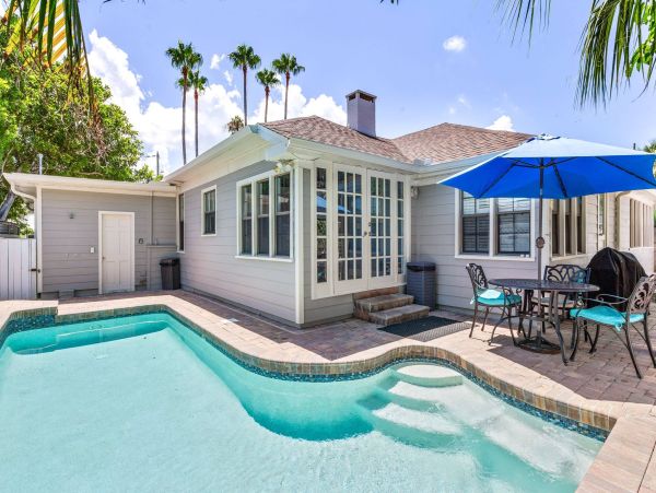 North Clearwater Beach Vacation Rental Pool Home 4 Bedrooms Walk to Beach