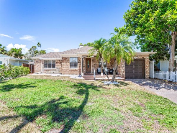 North Clearwater Beach Vacation Rental Pool Home 4 Bedrooms Walk to Beach