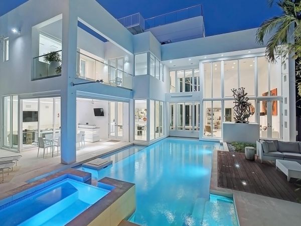 Fort Lauderdale Luxury Vacation Home Sleeps Twelve Guests