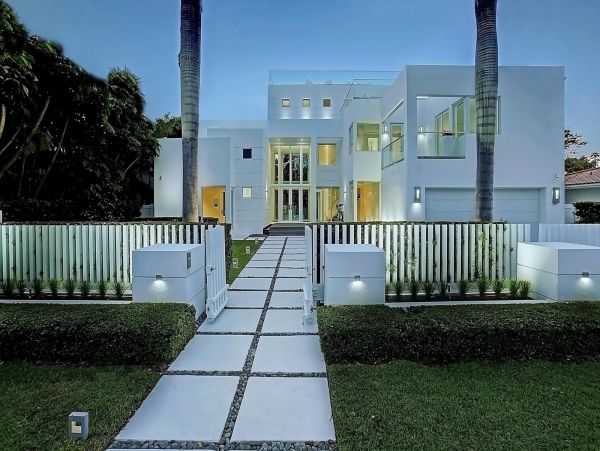 Fort Lauderdale Luxury Vacation Home Sleeps Twelve Guests