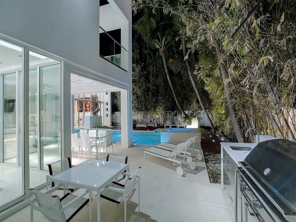 Fort Lauderdale Luxury Vacation Home Sleeps Twelve Guests