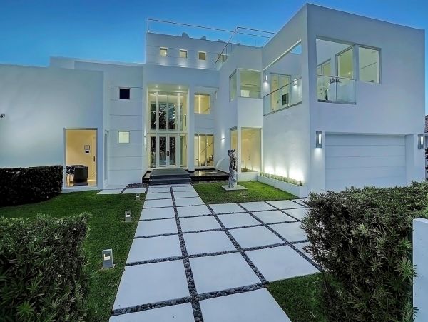 Fort Lauderdale Luxury Vacation Home Sleeps Twelve Guests