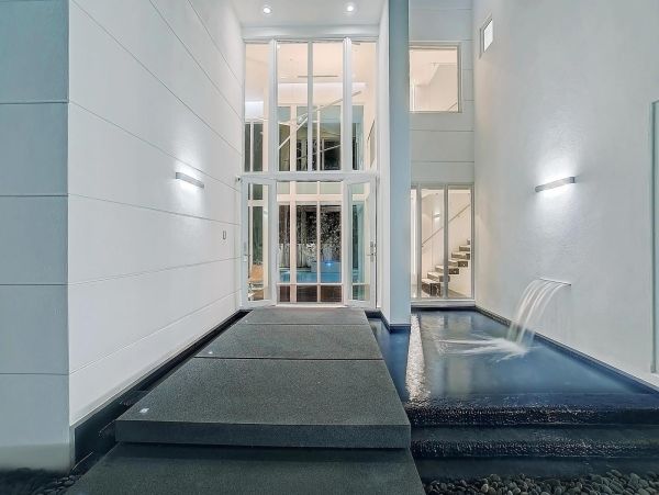 Fort Lauderdale Luxury Vacation Home Sleeps Twelve Guests