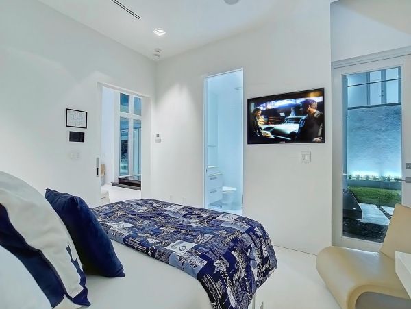 Fort Lauderdale Luxury Vacation Home Sleeps Twelve Guests