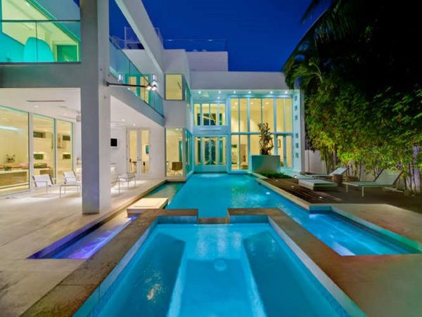 Fort Lauderdale Luxury Vacation Home Sleeps Twelve Guests