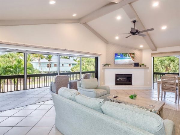 Steps to Beach Sanibel Vacation Home Three Bedroom