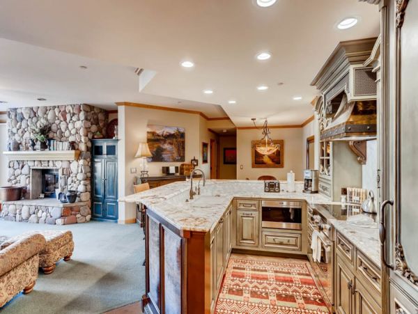 Beaver Creek Vacation Condo Sleeps Ten Guests.