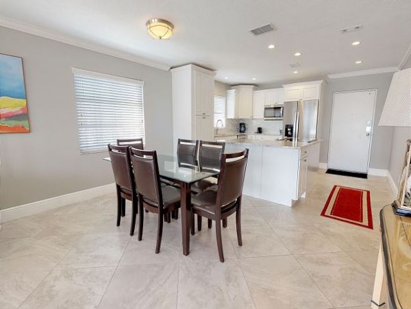 Siesta Key Vacation Condo Sleeps Six Guests