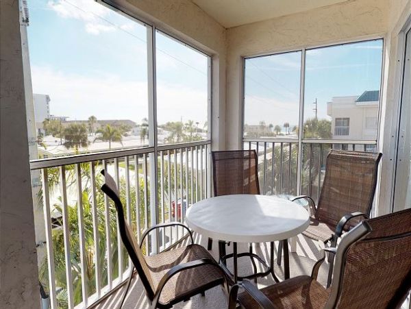 Siesta Key Vacation Condo Sleeps Six Guests