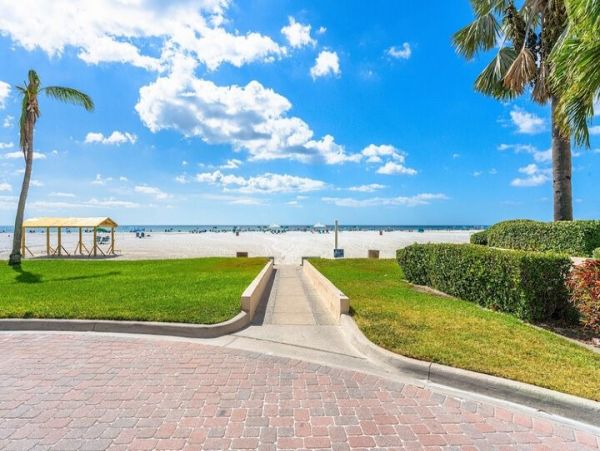 Siesta Key Vacation Condo Sleeps Six Guests