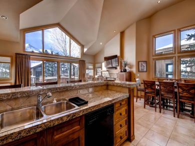 Breckenridge Vacation Townhouse Sleeps Six Guests.