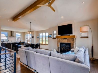 Brackenridge Vacation Home Sleeps Ten Guests. Brackenridge Vacation Home Sleeps Ten Guests.
