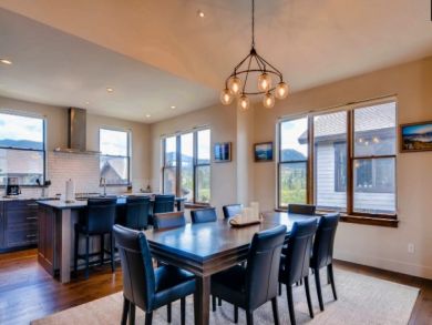 Brackenridge Vacation Home Sleeps Ten Guests. Brackenridge Vacation Home Sleeps Ten Guests.