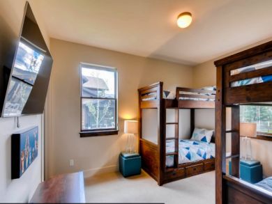 Brackenridge Vacation Home Sleeps Ten Guests. Brackenridge Vacation Home Sleeps Ten Guests.