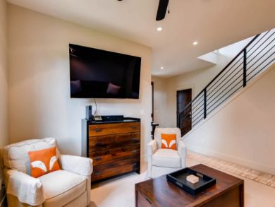 Brackenridge Vacation Home Sleeps Ten Guests. Brackenridge Vacation Home Sleeps Ten Guests.