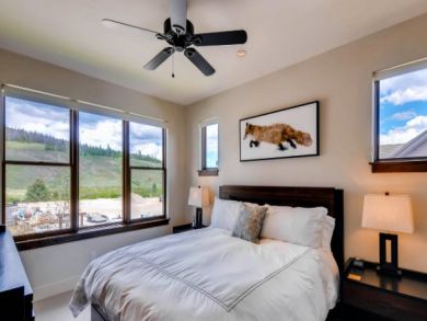 Brackenridge Vacation Home Sleeps Ten Guests. Brackenridge Vacation Home Sleeps Ten Guests.