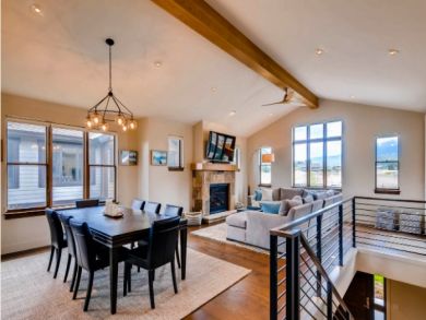 Brackenridge Vacation Home Sleeps Ten Guests. Brackenridge Vacation Home Sleeps Ten Guests.