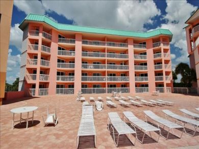 Clearwater vacation condo sleeps six guests. Clearwater vacation condo sleeps six guests.