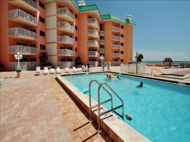 Clearwater vacation condo sleeps six guests. Clearwater vacation condo sleeps six guests.