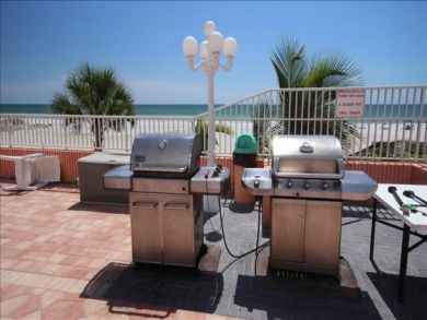 Clearwater vacation condo sleeps six guests. Clearwater vacation condo sleeps six guests.