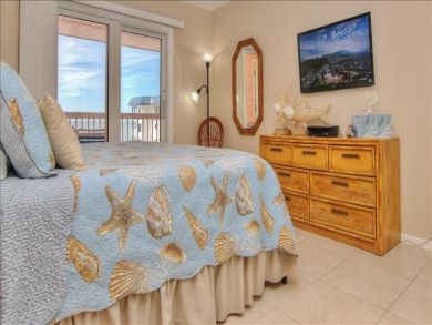 Clearwater vacation condo sleeps six guests. Clearwater vacation condo sleeps six guests.