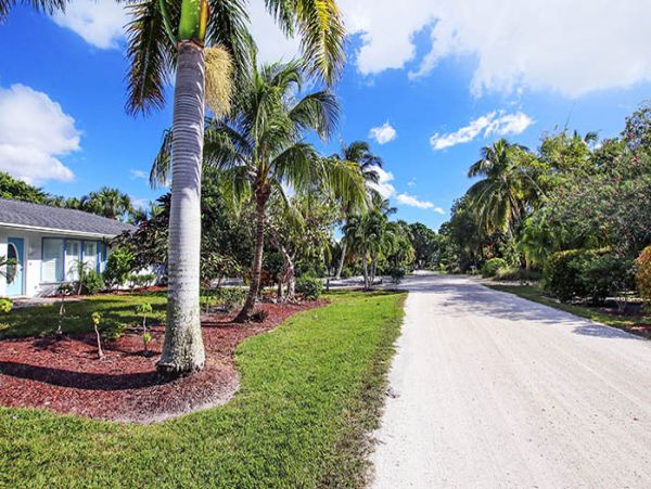Sanibel Vacation Pool Home Sleeps Eight Guests Walk To Beach