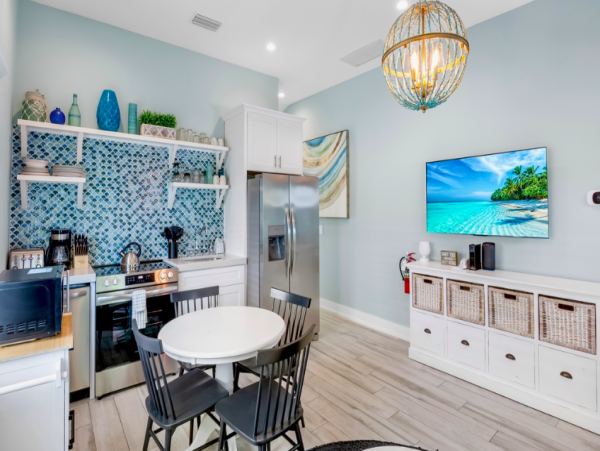 Charming Anna Maria Island Home - Steps from the Beach