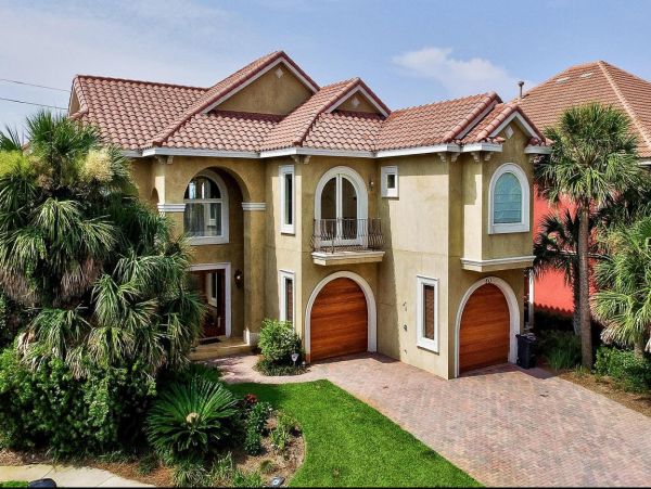 Gulf Front Five Bedroom Vacation Home in Miramar Beach