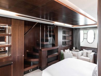 Platinum World Class Yacht with Five State Rooms