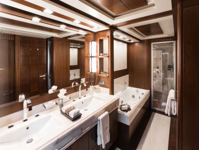Platinum World Class Yacht with Five State Rooms