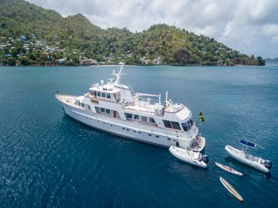 Luxury World Class Yacht with Five State Rooms and Crew