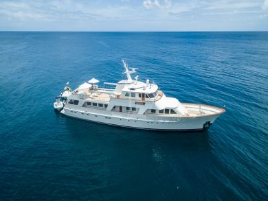 Luxury World Class Yacht with Five State Rooms and Crew