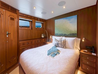 Luxury World Class Yacht with Five State Rooms and Crew