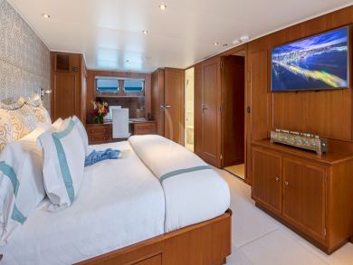 Luxury World Class Yacht with Five State Rooms and Crew
