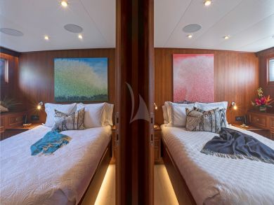 Luxury World Class Yacht with Five State Rooms and Crew