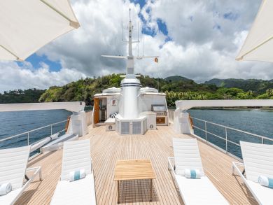 Luxury World Class Yacht with Five State Rooms and Crew