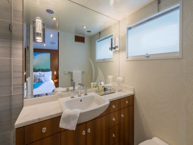 Luxury World Class Yacht with Five State Rooms and Crew
