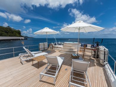 Luxury World Class Yacht with Five State Rooms and Crew