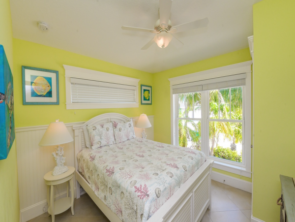 Charming Home on Holmes Beach with Pool -Short Walk to Beach