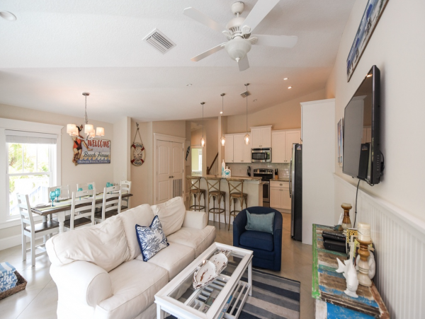 Charming Home on Holmes Beach with Pool -Short Walk to Beach