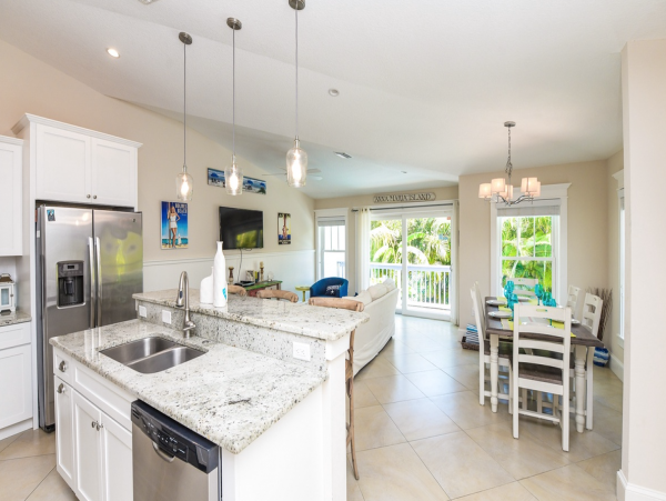 Charming Home on Holmes Beach with Pool -Short Walk to Beach
