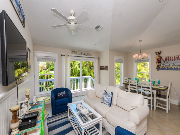 Charming Home on Holmes Beach with Pool -Short Walk to Beach