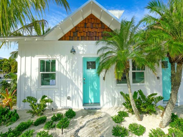 Holmes Beach One Bedroom Rental Short Walk to the Beach