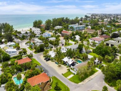 Holmes Beach Vacation Villa Sleeps Four Guests. Holmes Beach Vacation Villa Sleeps Four Guests.