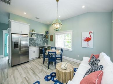 Holmes Beach Vacation Villa Sleeps Four Guests. Holmes Beach Vacation Villa Sleeps Four Guests.