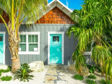 Holmes Beach Vacation Villa Sleeps Four Guests. Holmes Beach Vacation Villa Sleeps Four Guests.