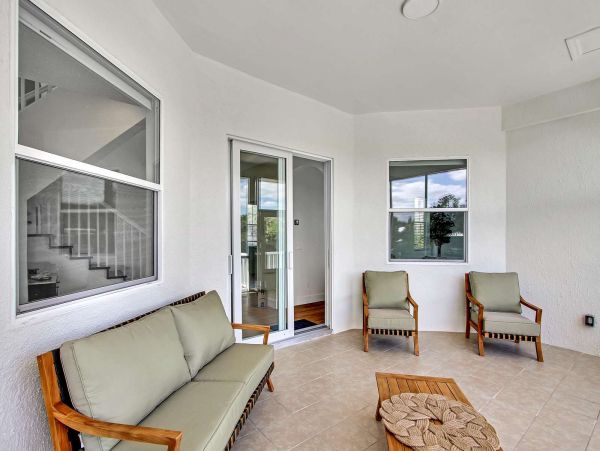 Vacation Pool Home in Siesta Key Close to Beach