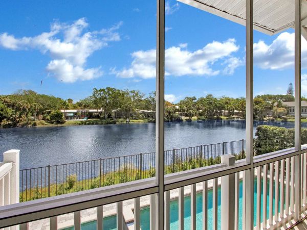 Vacation Pool Home in Siesta Key Close to Beach