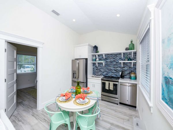 Lovely 2 Bedroom Pool Unit Sleeps 6 Guests